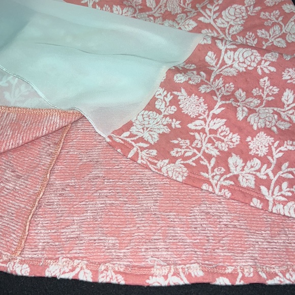 White and Pink Floral Top - Picture 14 of 14